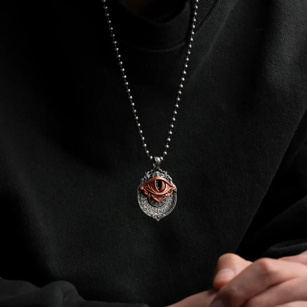🔮 Handcrafted Tarot Eye Pendant – A Symbol of Intuition & Insight