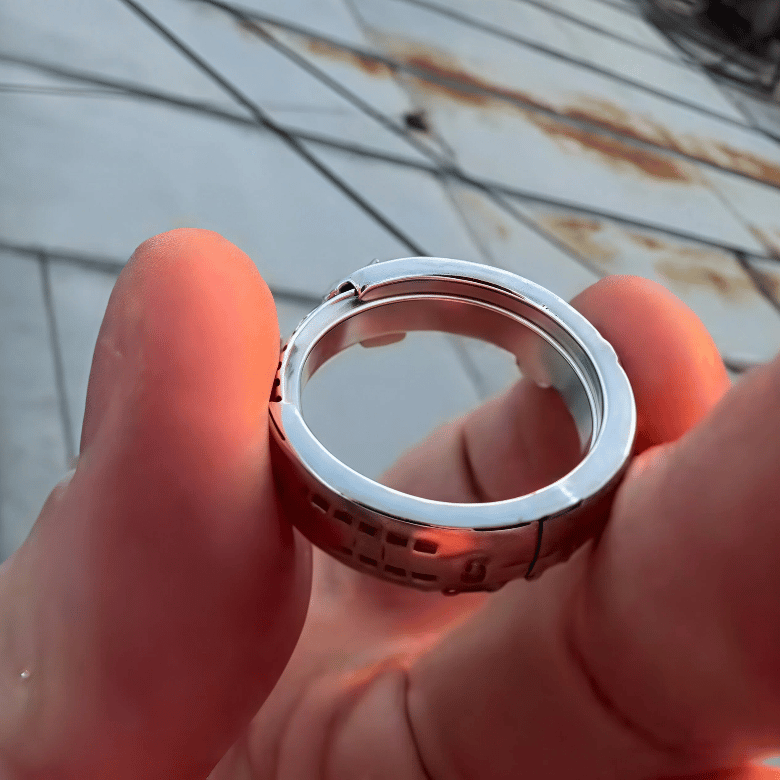 🔥LAST DAY 50% OFF - 🚇✨Spinning Subway Train Ring